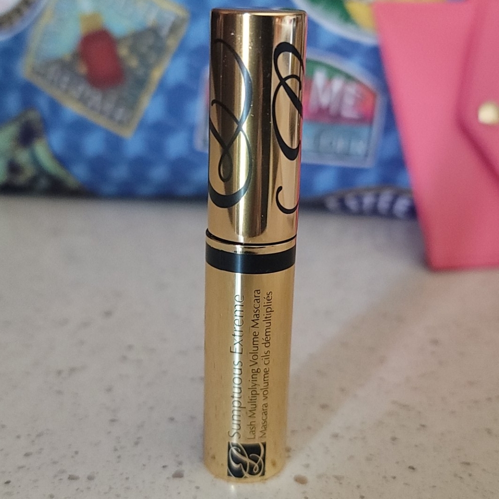 Estee Lauder Mascara,extremely black.
